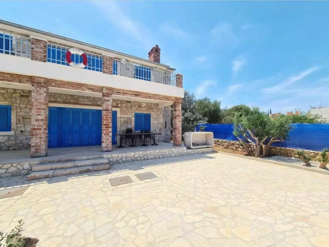 5-bedroom Villa In Ždrelac, Croatia (300 M²)