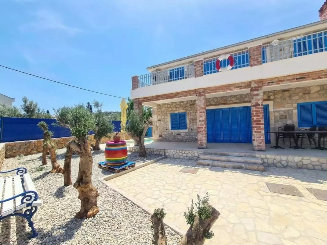 5-bedroom Villa In Ždrelac, Croatia (300 M²)