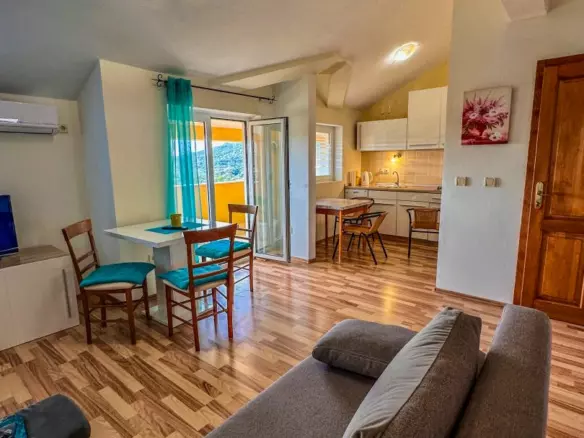 3-bedroom Apartment In Mali Lošinj, Croatia (61,44 M²)