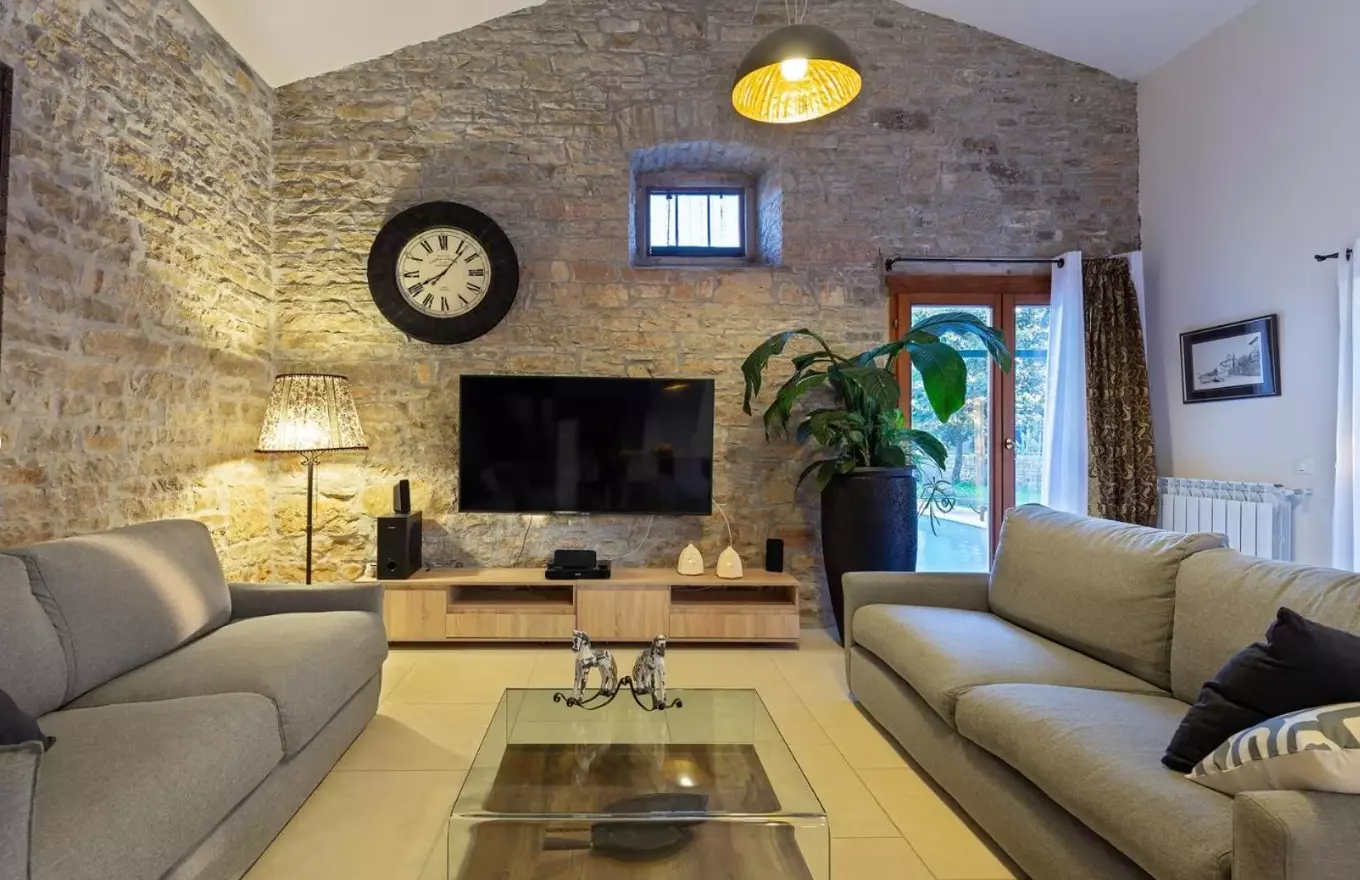 4-bedroom Villa In Žminj, Croatia (260 M²)