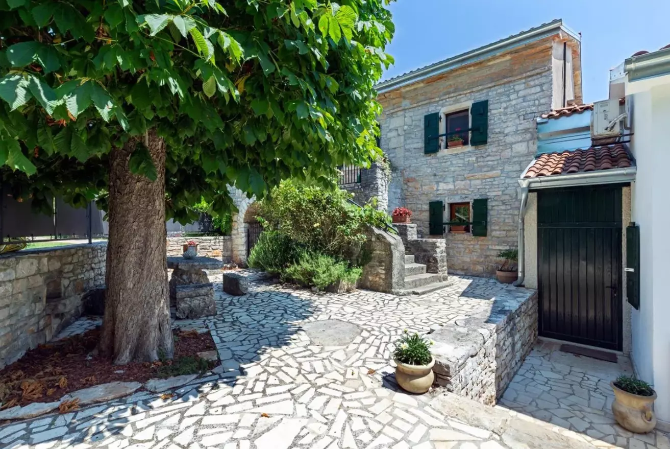 4-bedroom Villa In Žminj, Croatia (260 M²)
