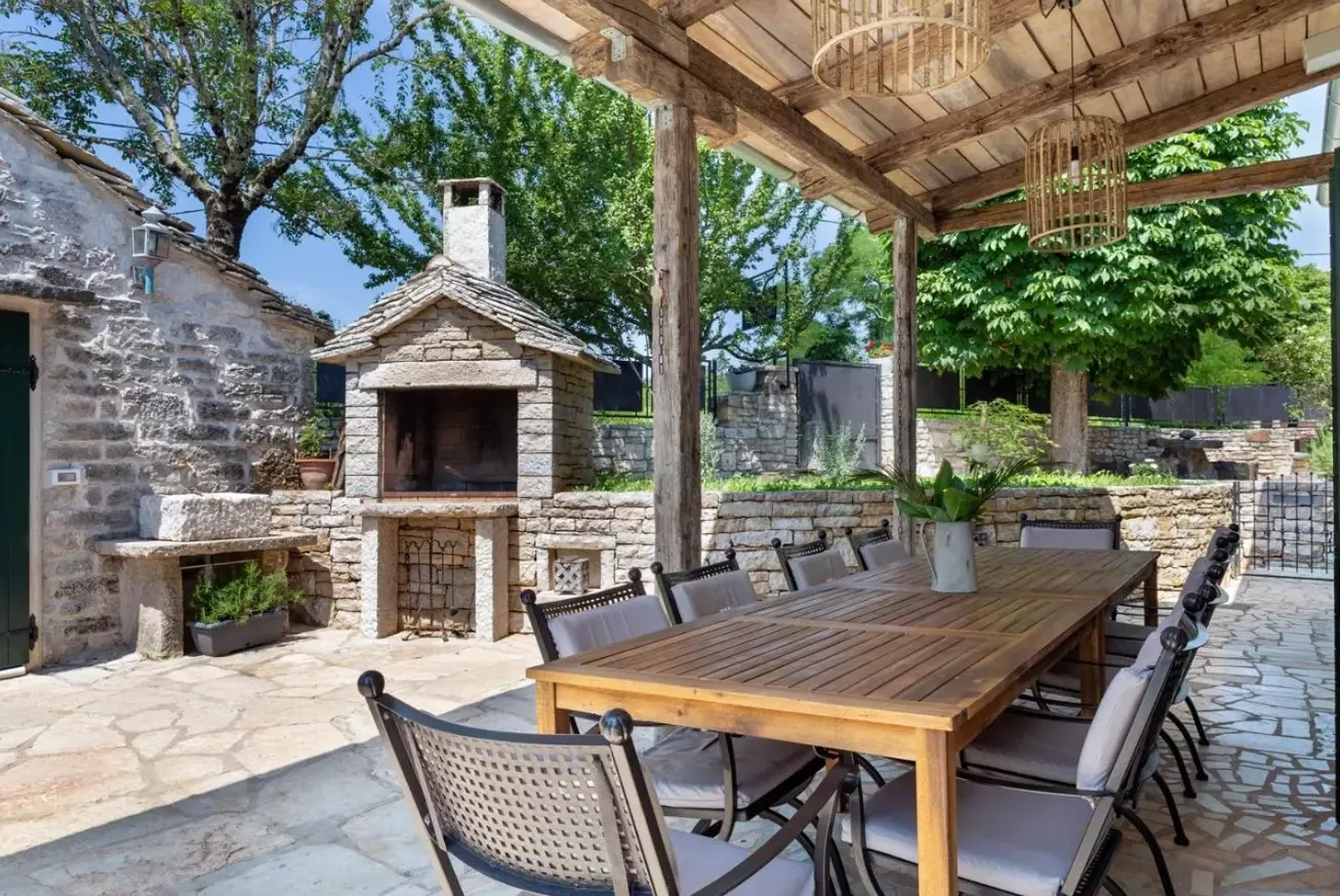 4-bedroom Villa In Žminj, Croatia (260 M²)