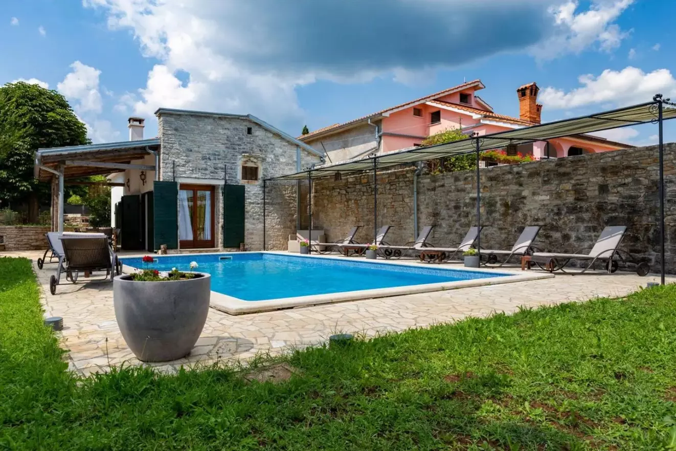 4-bedroom Villa In Žminj, Croatia (260 M²)