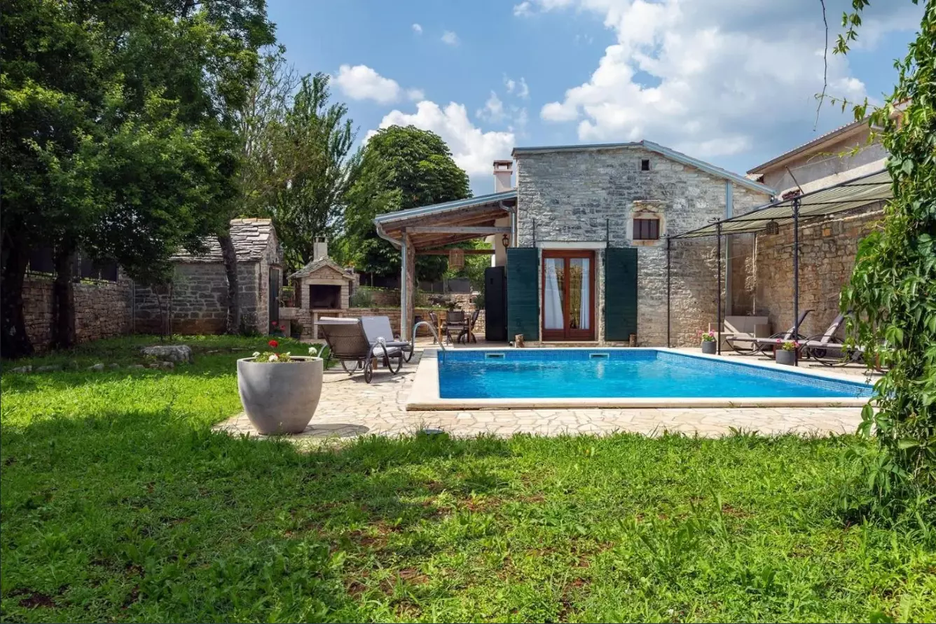4-bedroom Villa In Žminj, Croatia (260 M²)
