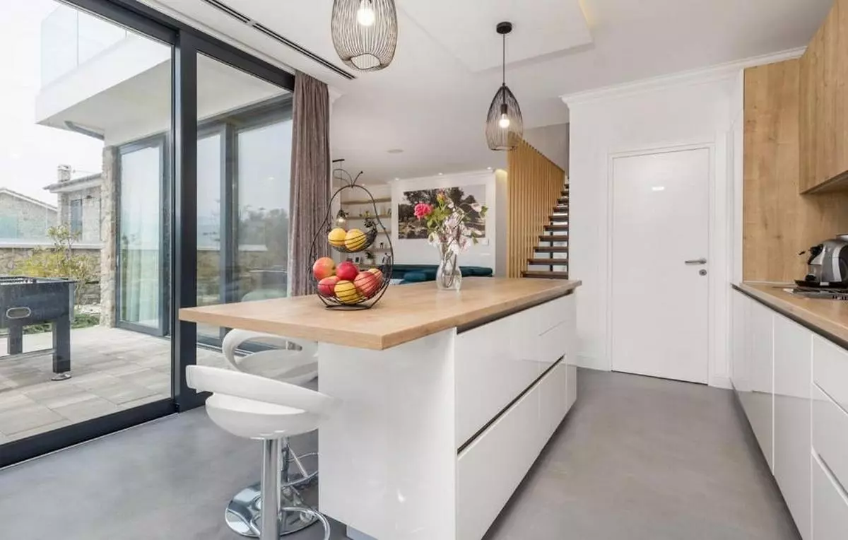 4-bedroom Villa In Lun, Croatia (240 M²)