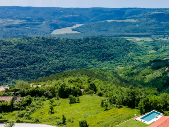Land In Oprtalj, Croatia (3.042 M²)