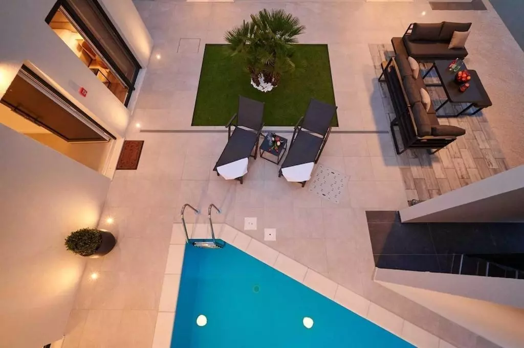 6-bedroom Detached House In Omiš, Croatia (250 M²)