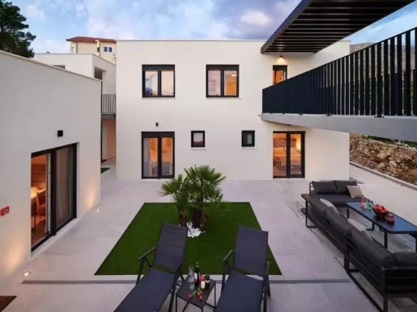 6-bedroom Detached House In Omiš, Croatia (250 M²)
