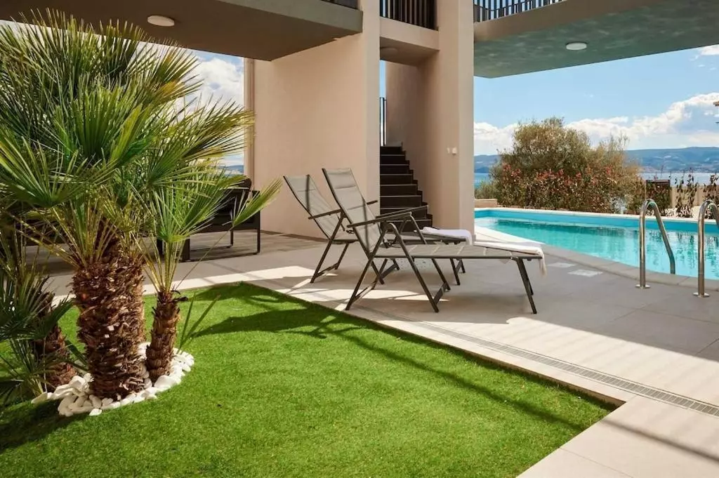 6-bedroom Detached House In Omiš, Croatia (250 M²)