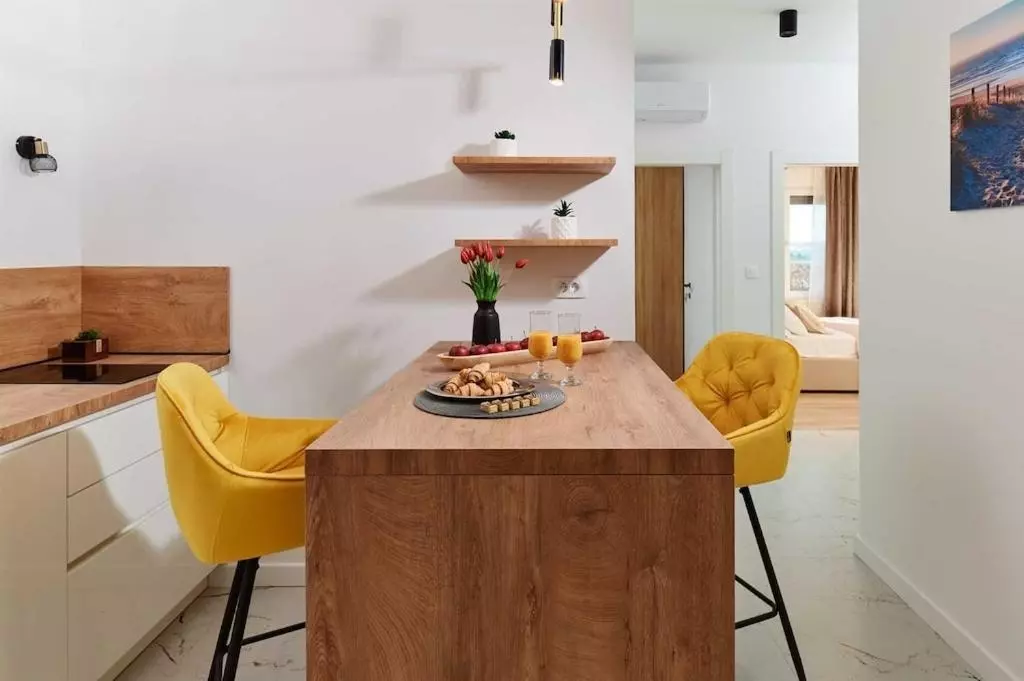 6-bedroom Detached House In Omiš, Croatia (250 M²)