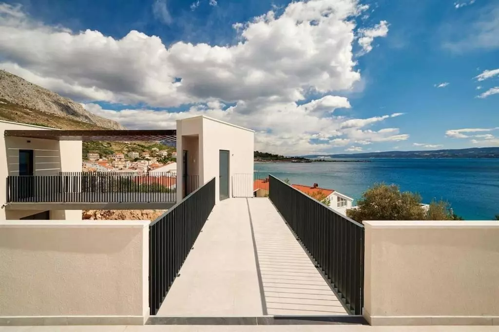6-bedroom Detached House In Omiš, Croatia (250 M²)