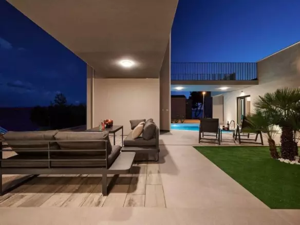 6-bedroom Detached House In Omiš, Croatia (250 M²)