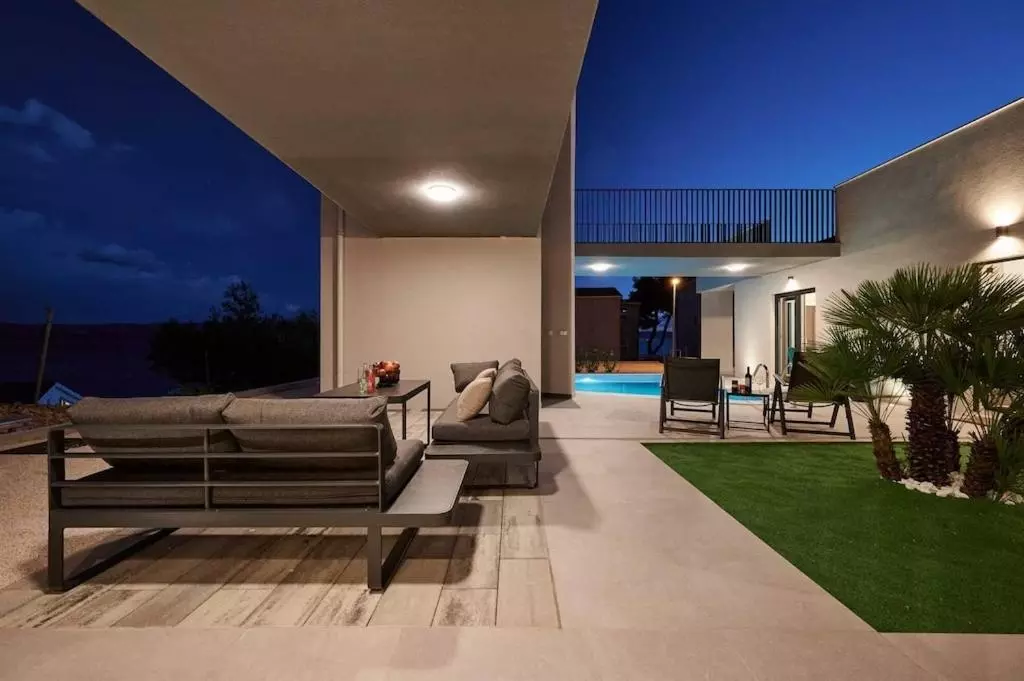 6-bedroom Detached House In Omiš, Croatia (250 M²)