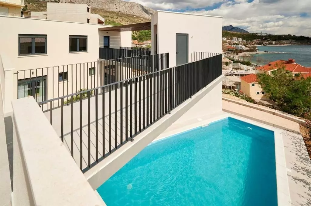 6-bedroom Detached House In Omiš, Croatia (250 M²)