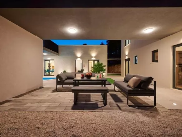 6-bedroom Detached House In Omiš, Croatia (250 M²)