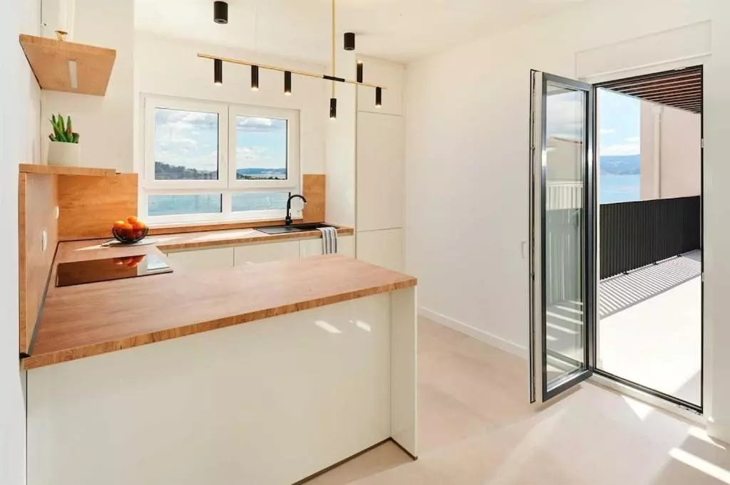 6-bedroom Detached House In Omiš, Croatia (250 M²)