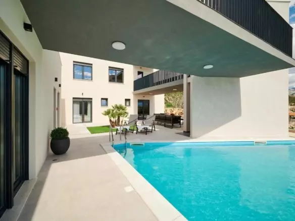 6-bedroom Detached House In Omiš, Croatia (250 M²)