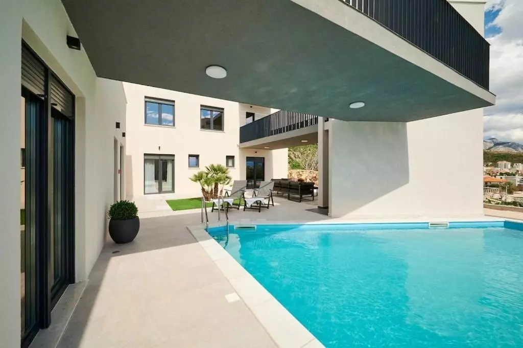 6-bedroom Detached House In Omiš, Croatia (250 M²)