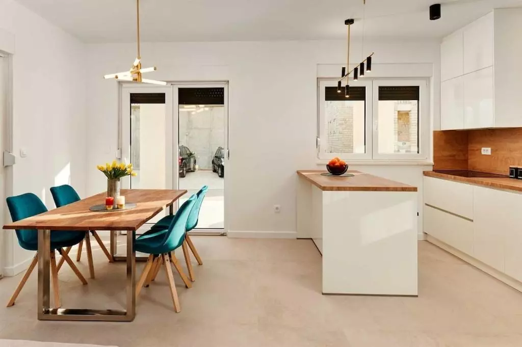 6-bedroom Detached House In Omiš, Croatia (250 M²)