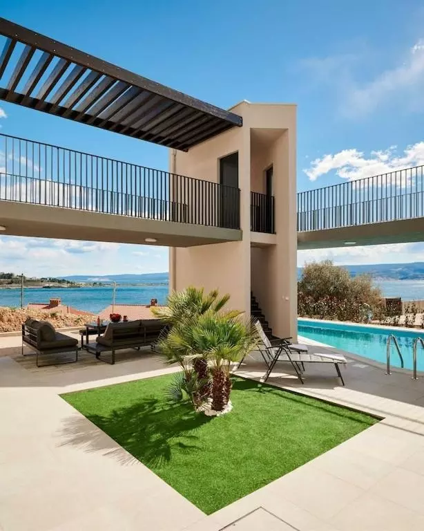 6-bedroom Detached House In Omiš, Croatia (250 M²)