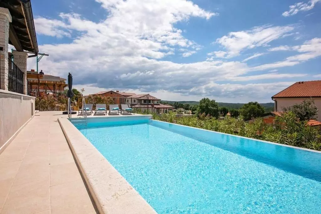 4-bedroom Detached House In Sveti Lovreč, Croatia (355 M²)