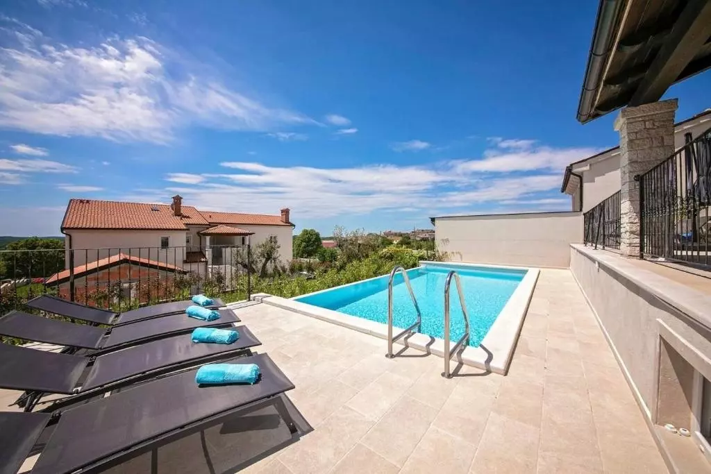 4-bedroom Detached House In Sveti Lovreč, Croatia (355 M²)