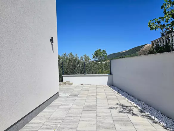 2-bedroom Apartment In Barbat Na Rabu, Croatia (87,25 M²)