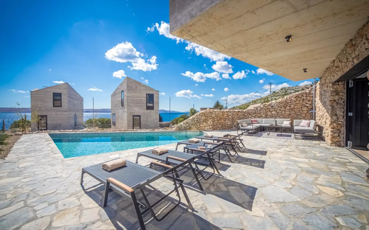 4-bedroom Villa In Karlobag, Croatia (150 M²)