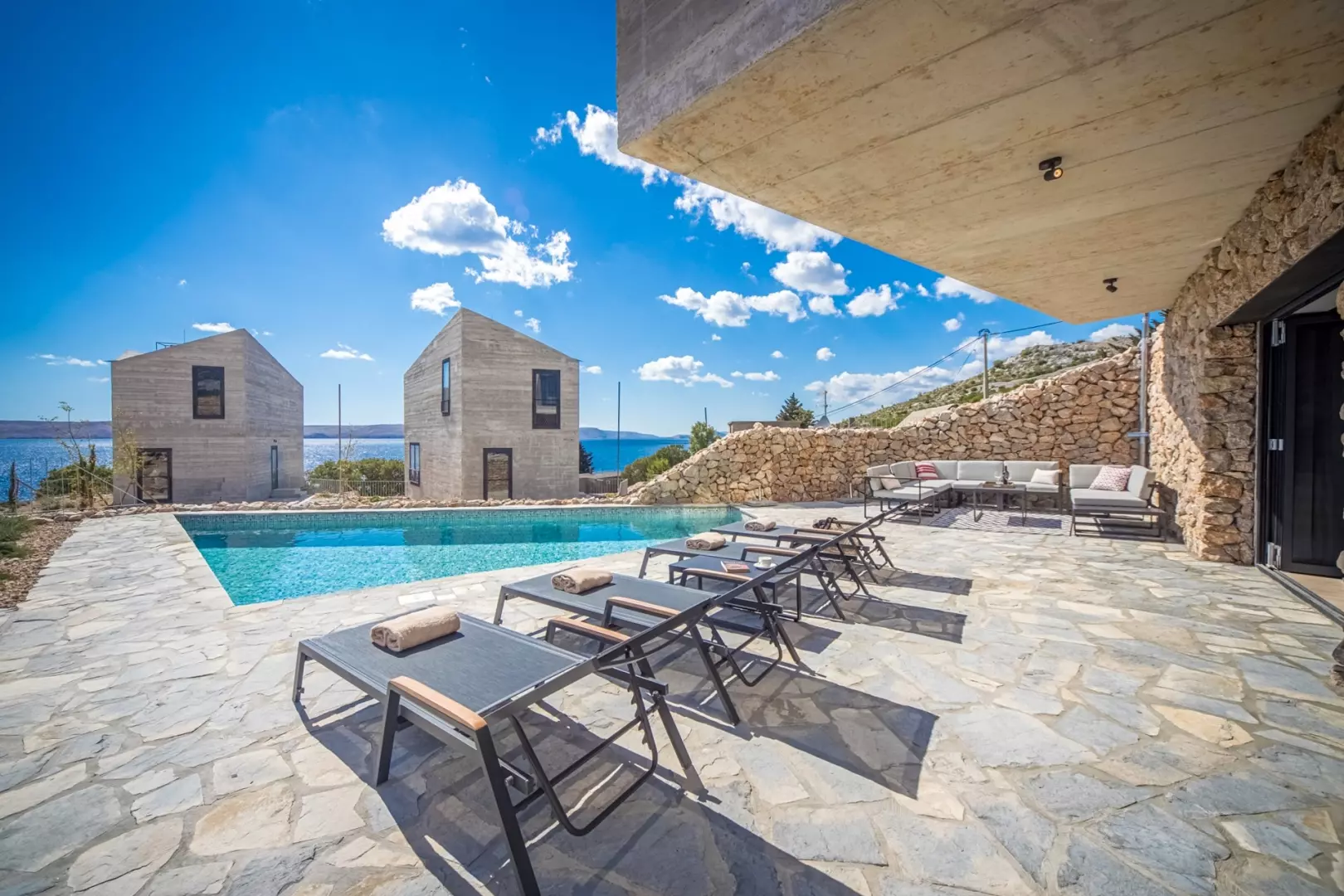 4-bedroom Villa In Karlobag, Croatia (150 M²)