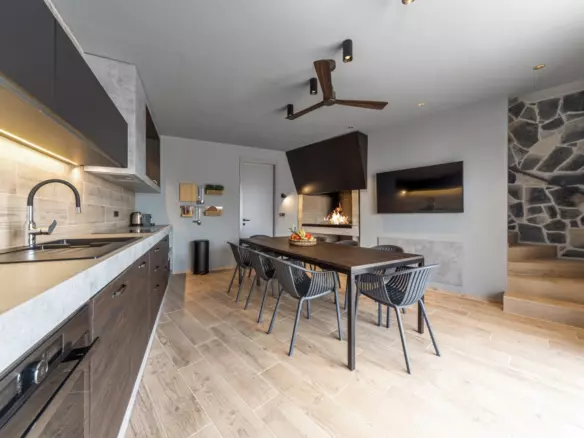 4-bedroom Villa In Karlobag, Croatia (150 M²)