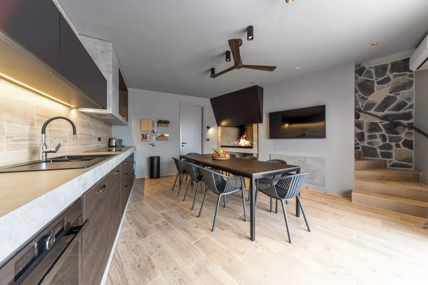 4-bedroom Villa In Karlobag, Croatia (150 M²)
