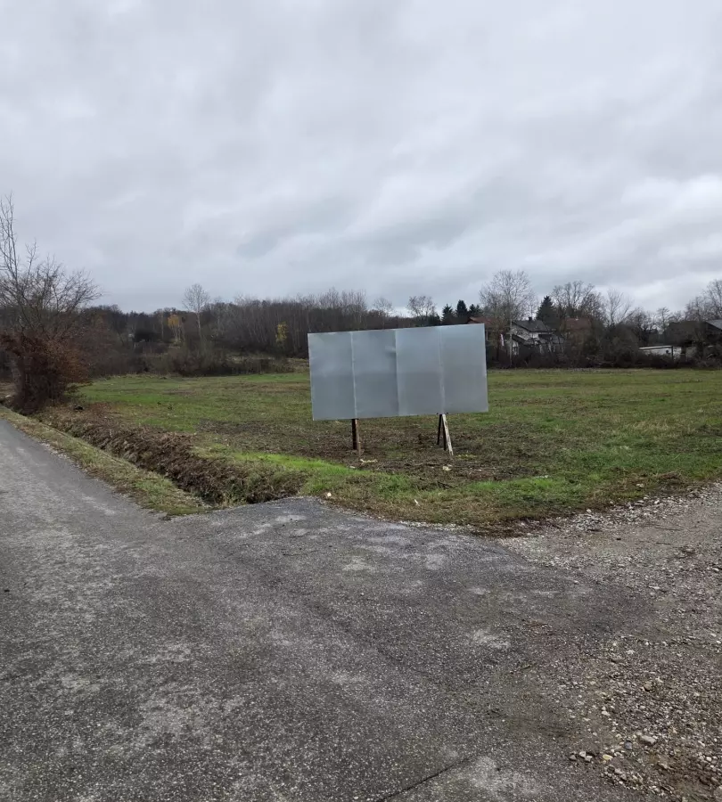 Land In Petrinja, Croatia (2.500 M²)