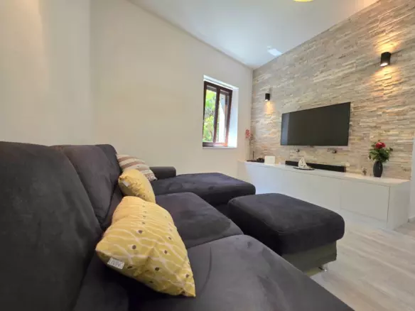 3-bedroom Apartment In Poreč, Croatia (97 M²)