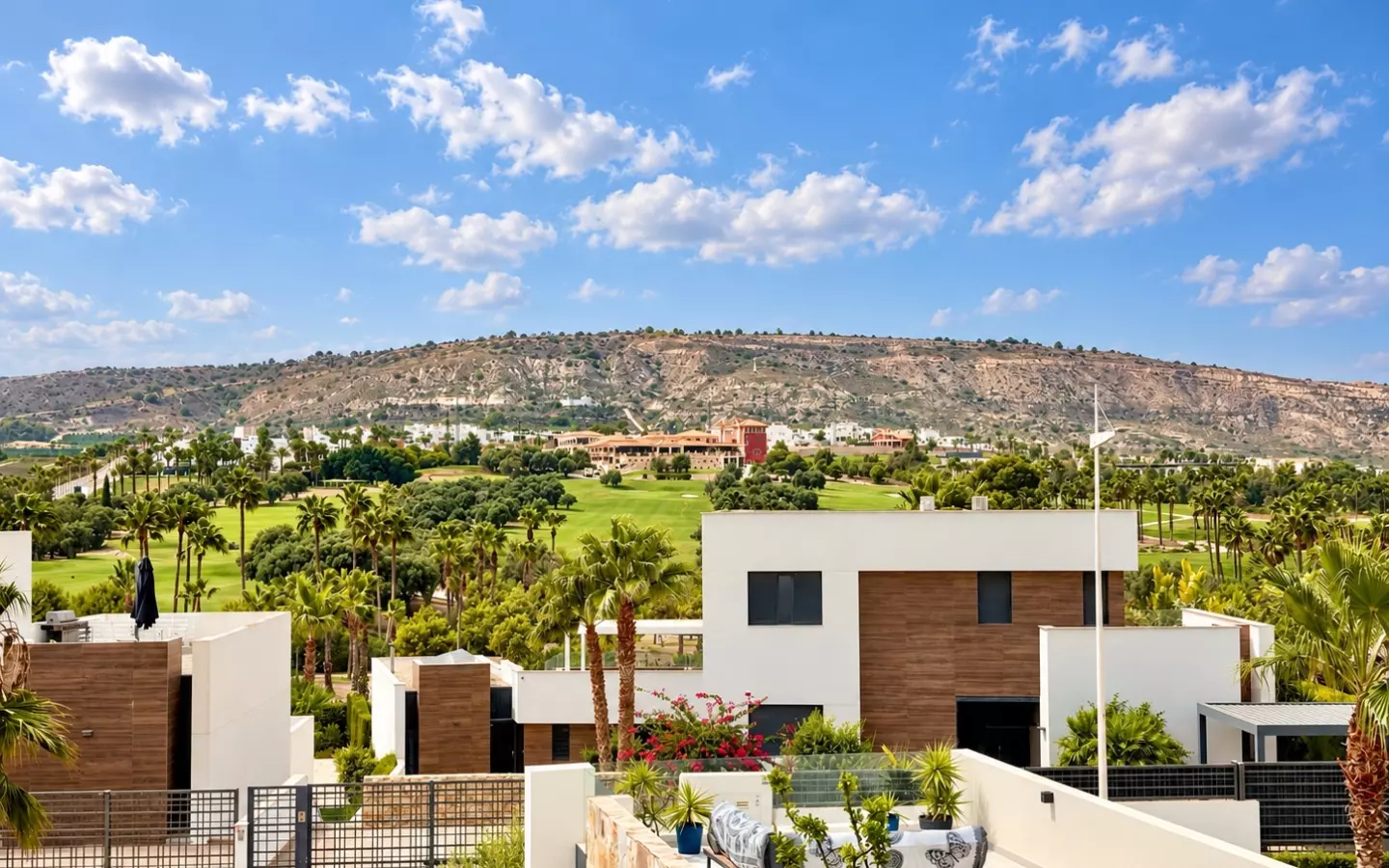 3-bedroom Villa In Alicante, Spain (125 M²)