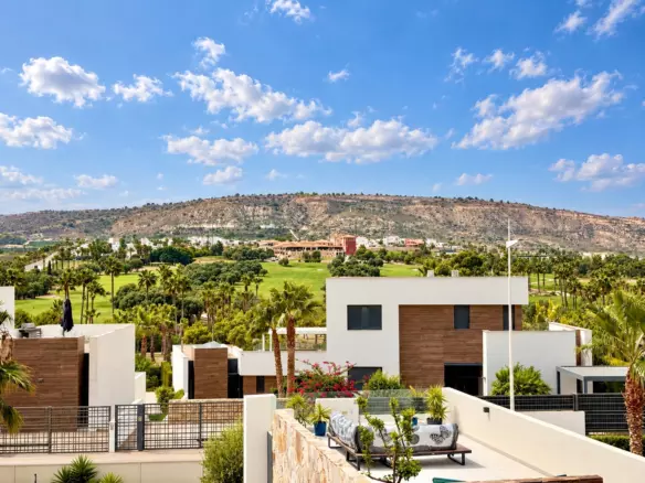 3-bedroom Villa In Alicante, Spain (125 M²)