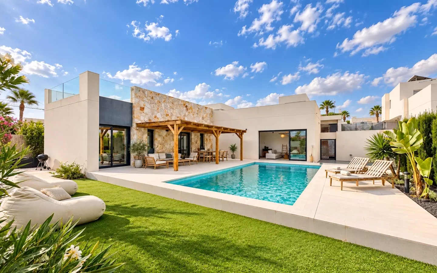 3-bedroom Villa In Alicante, Spain (125 M²)