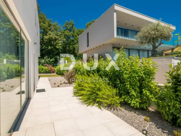 6-bedroom Villa In Veprinac, Croatia (516 M²)