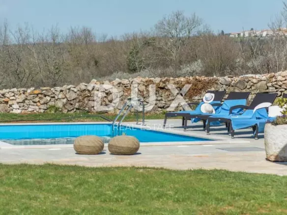 3-bedroom Villa In Sveti Lovreč, Croatia (142 M²)