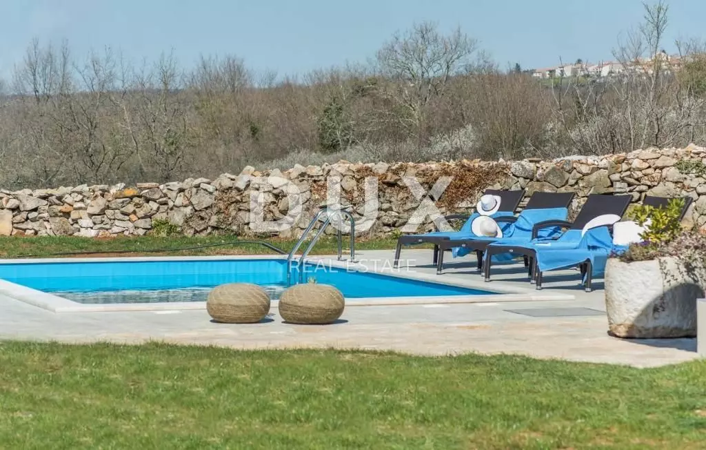 3-bedroom Villa In Sveti Lovreč, Croatia (142 M²)
