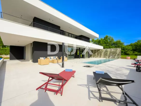 3-bedroom Villa In Grožnjan, Croatia (300 M²)