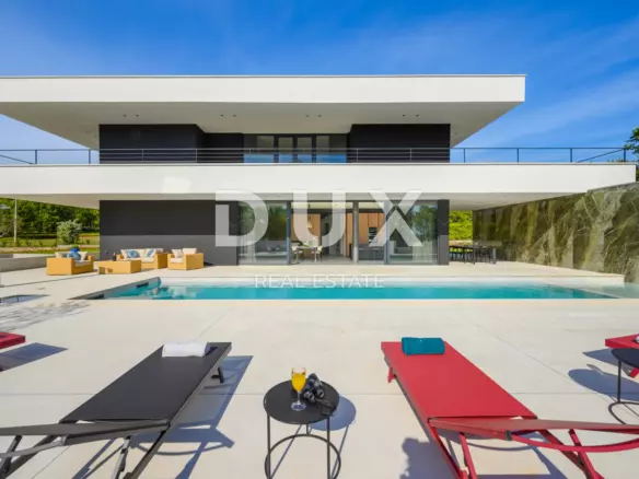 3-bedroom Villa In Grožnjan, Croatia (300 M²)