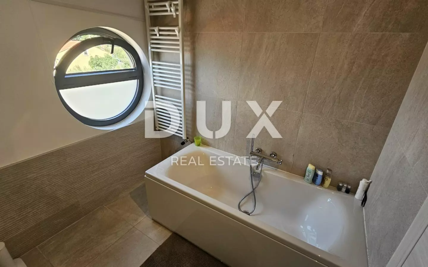 3-bedroom Apartment In Bulevard, Croatia (112 M²)