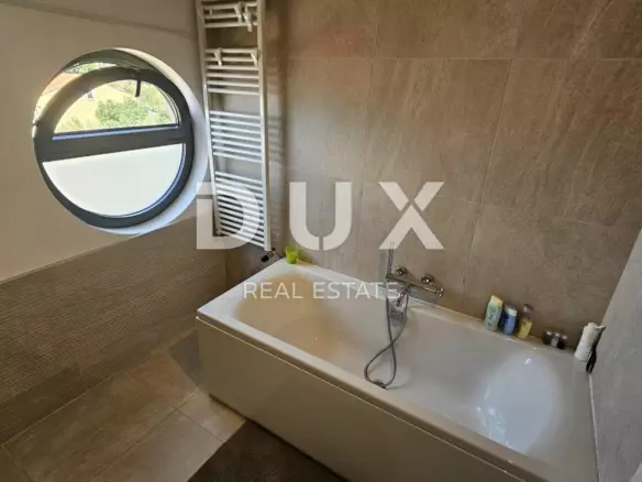 3-bedroom Apartment In Bulevard, Croatia (112 M²)