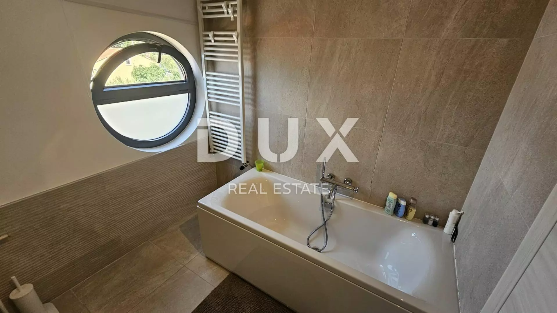 3-bedroom Apartment In Bulevard, Croatia (112 M²)