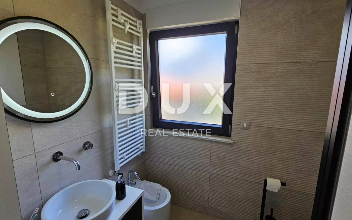 3-bedroom Apartment In Bulevard, Croatia (112 M²)