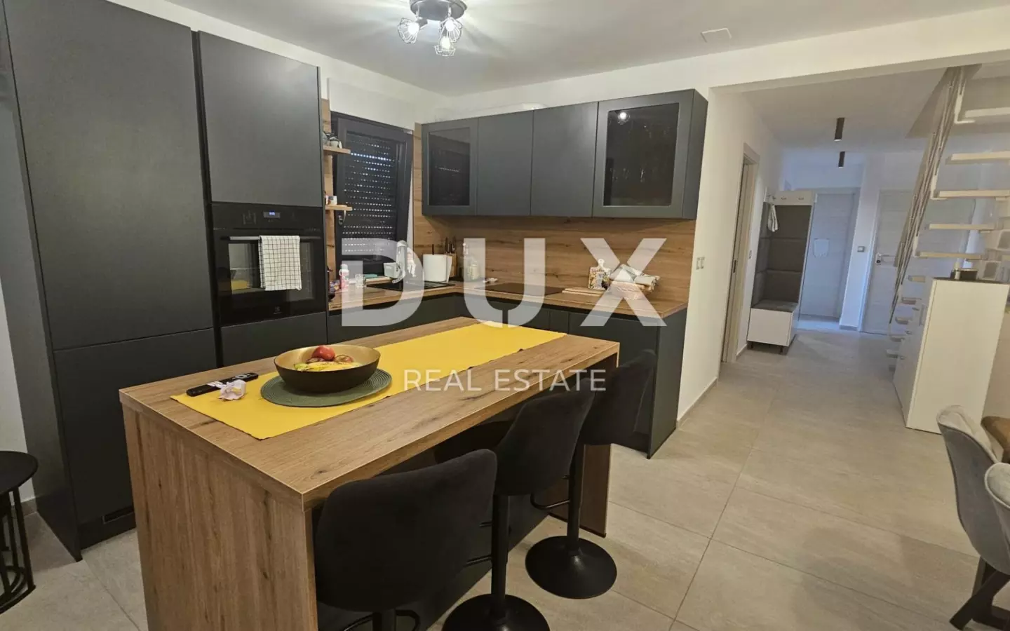3-bedroom Apartment In Bulevard, Croatia (112 M²)