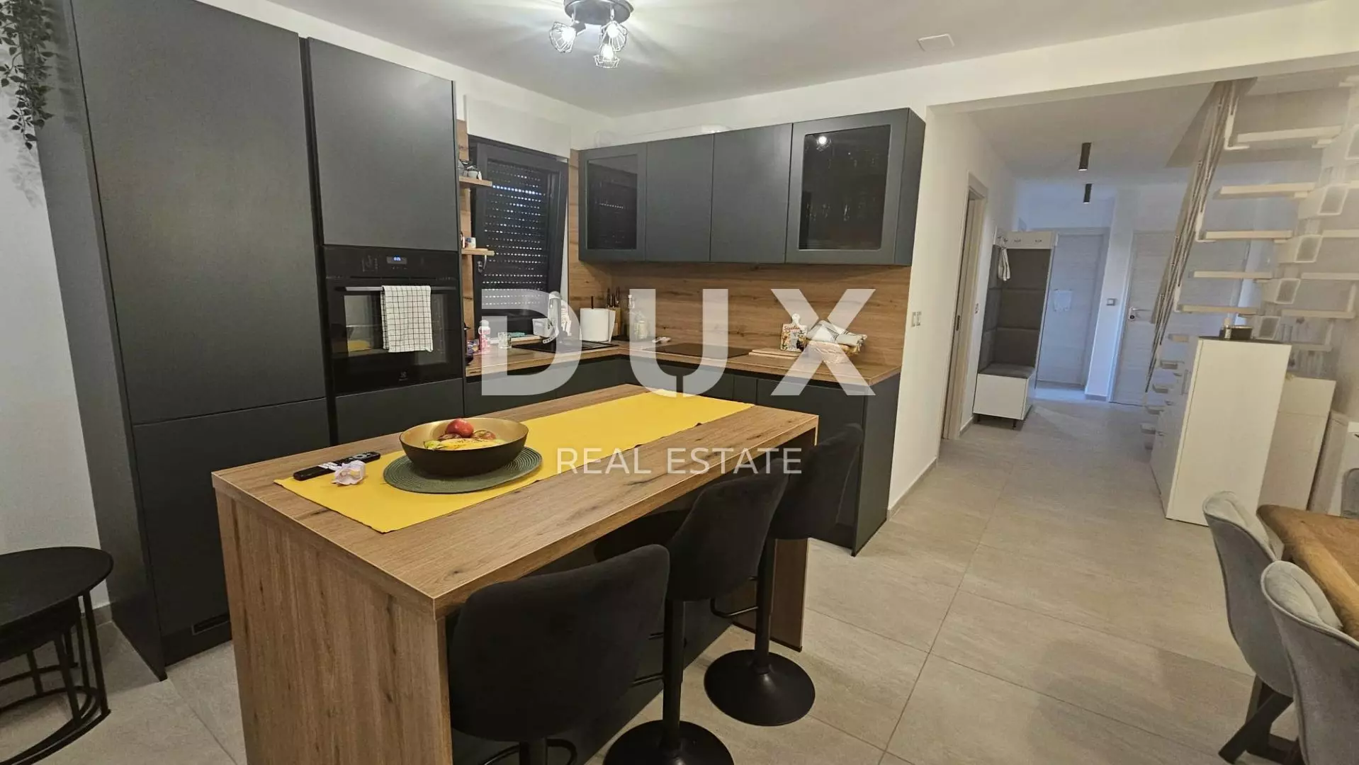 3-bedroom Apartment In Bulevard, Croatia (112 M²)