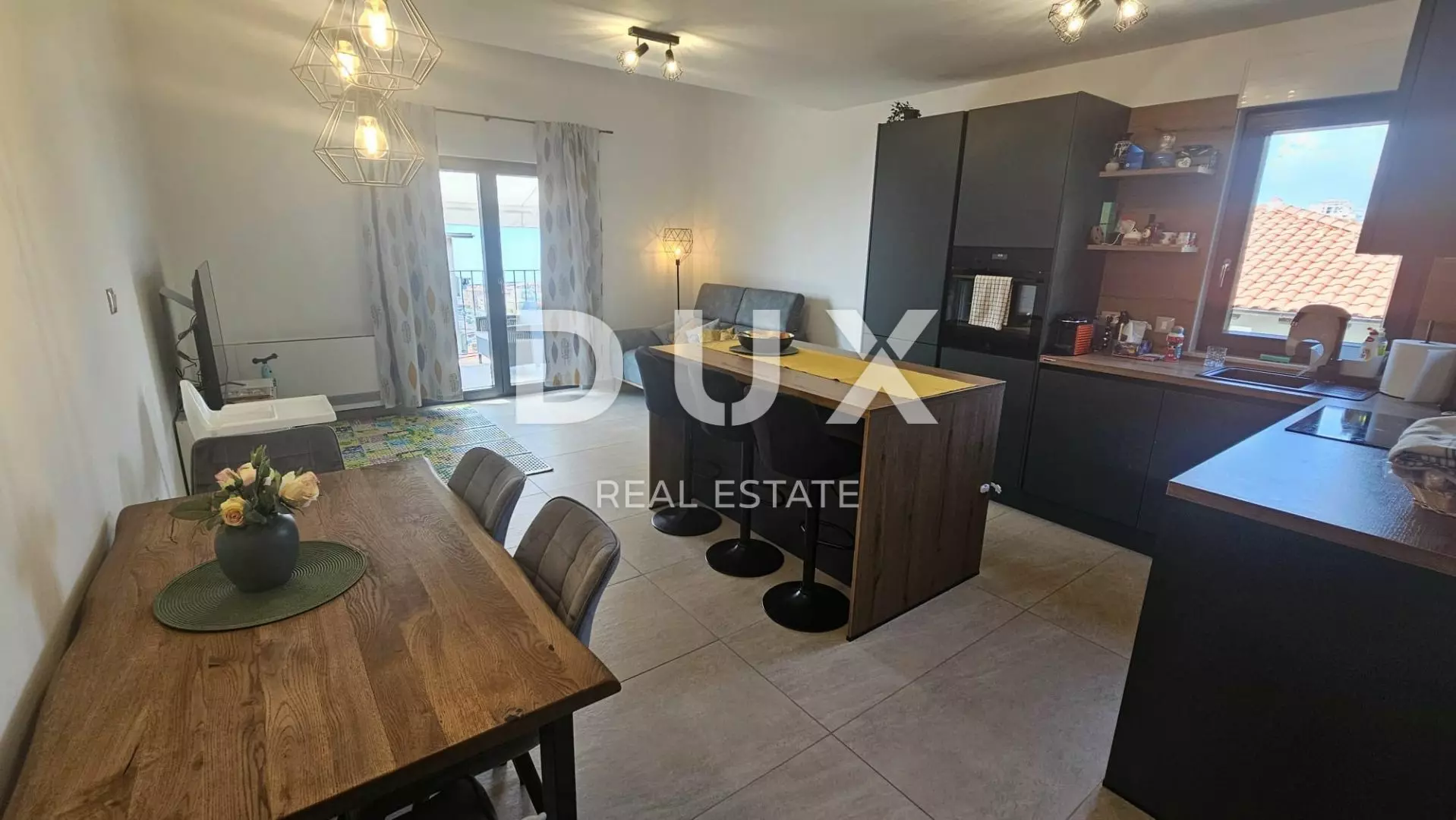 3-bedroom Apartment In Bulevard, Croatia (112 M²)
