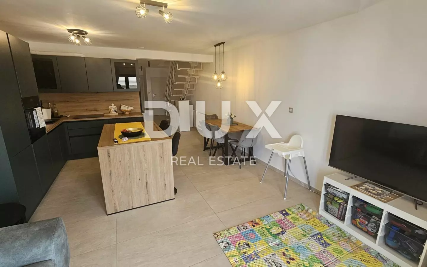 3-bedroom Apartment In Bulevard, Croatia (112 M²)