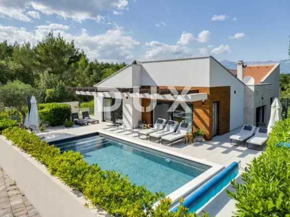 3-bedroom Villa In Pridraga, Croatia (172 M²)